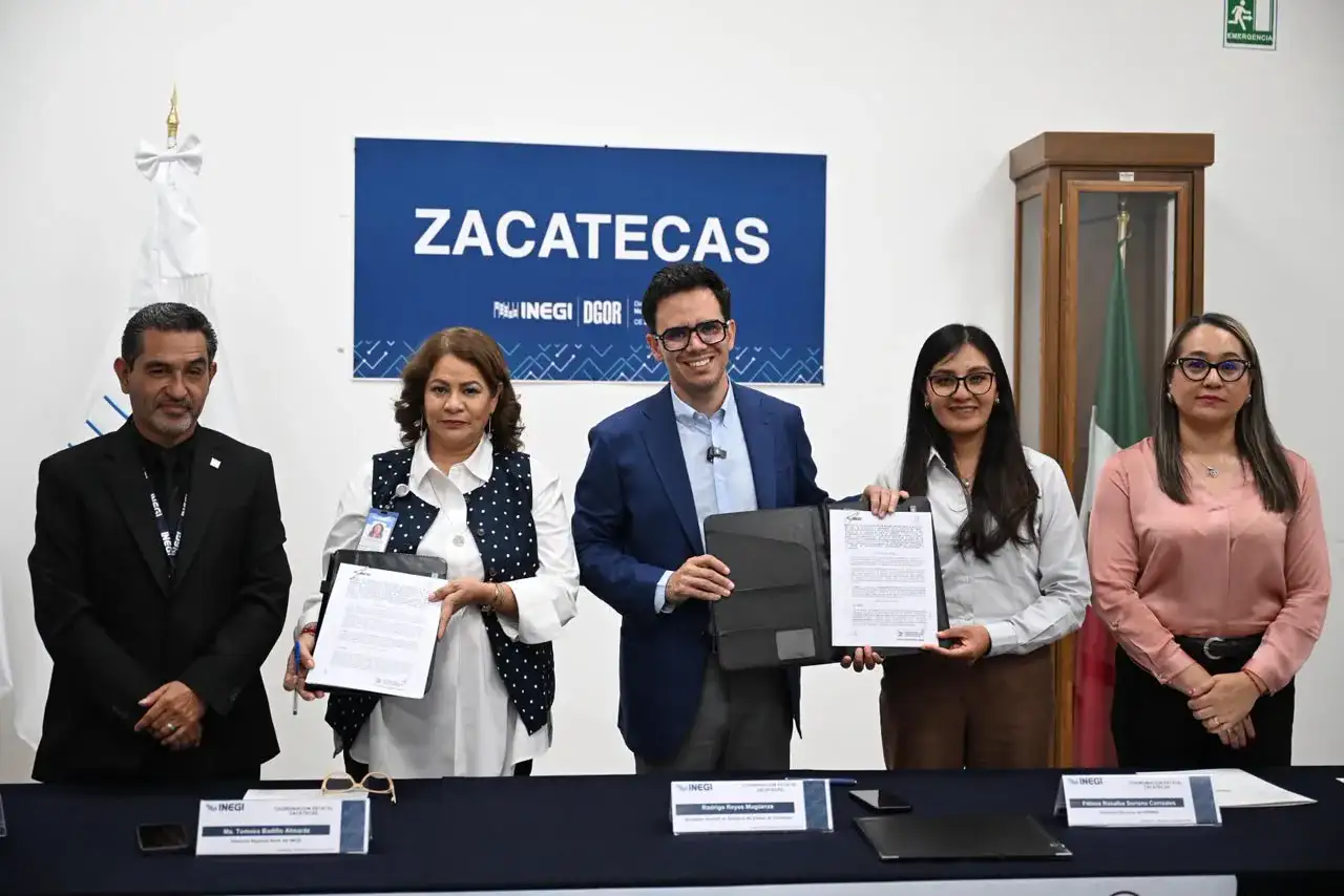 Funcionarios del Gobierno de Zacatecas y del INEGI durante la presentación del sistema de información infantil
