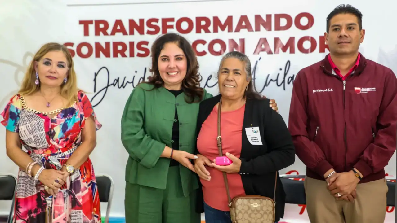 Entrega de prótesis dentales a adultos mayores en Zacatecas