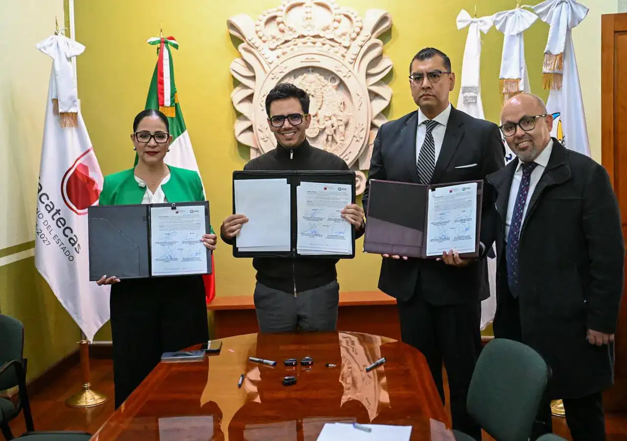 Firma de acta de entrega de terreno para sede de Comisión de Búsqueda en Zacatecas