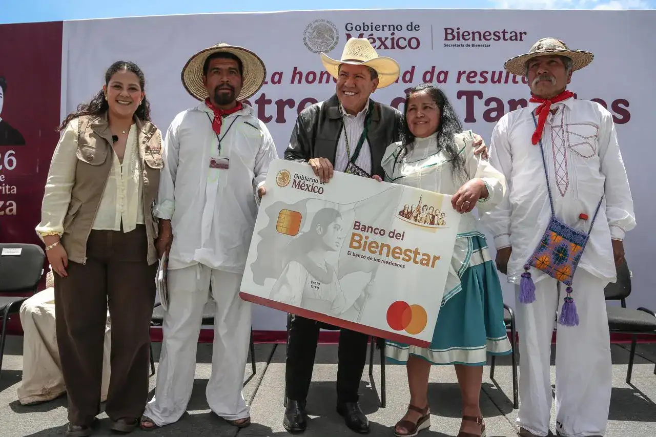 Fotografía del gobernador David Monreal durante su informe de actividades