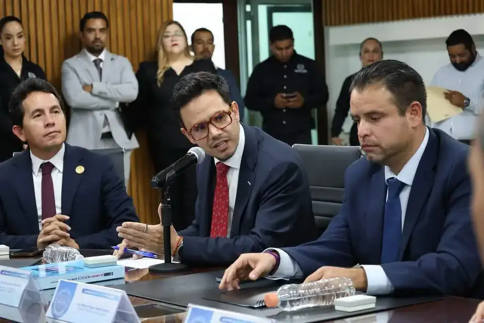Sesión solemne del ayuntamiento de Zacatecas con autoridades estatales y municipales