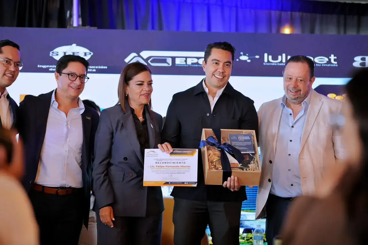 Panel de alcaldes metropolitanos en el Foro de Vivienda 2026