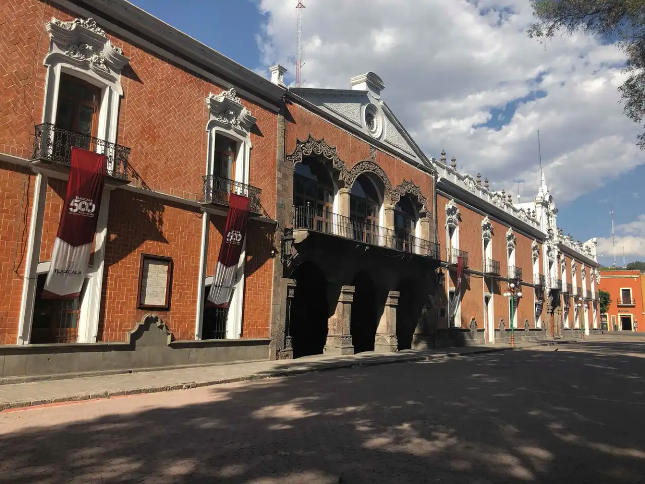 Imagen editorial de apoyo para la nota: Alfonso Sánchez García aparece al frente de preferencias rumbo a 2027 en Tlaxcala