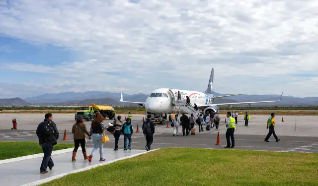 Avión de Aeroméxico en el Aeropuerto Internacional de La Paz