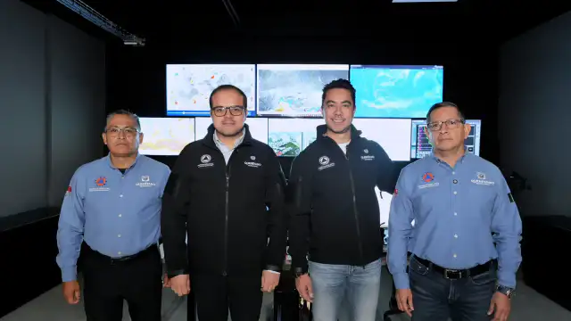Alcalde de Querétaro revisa pantallas del centro de monitoreo meteorológico