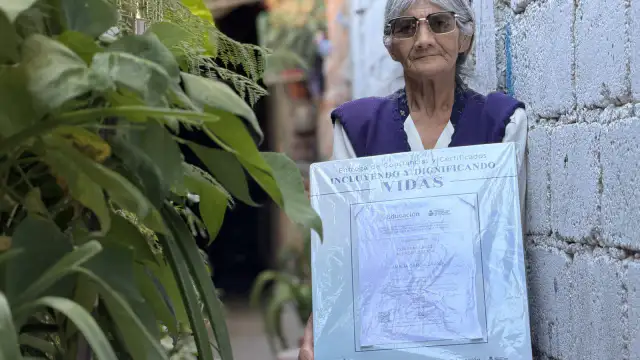 Personas adultas en un círculo de estudio durante una jornada de alfabetización en Guanajuato.