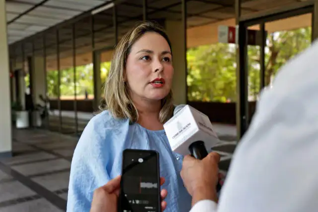 Gobernadora de Sinaloa, Yeraldine Bonilla, durante anuncio del programa Ponte al Corriente