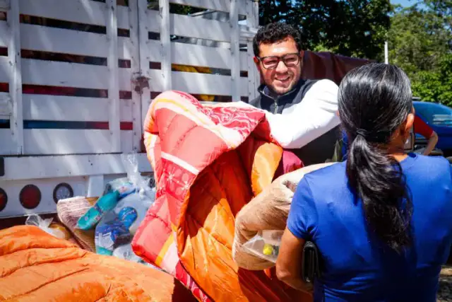 Entrega de apoyos humanitarios en Copala, Sinaloa