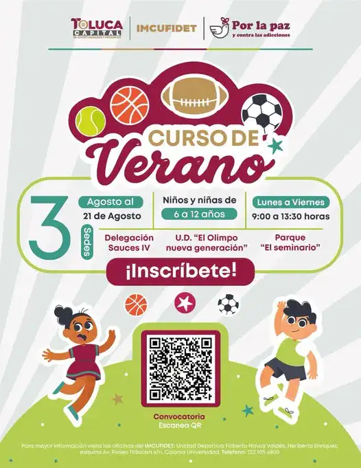 Niños realizando actividades deportivas en una cancha durante un curso de verano
