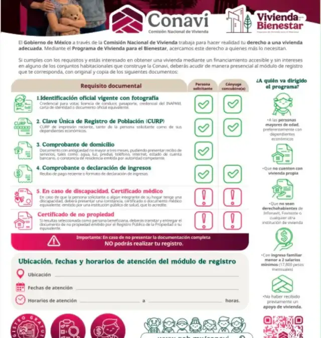 Personas en fila frente a un módulo de atención de vivienda