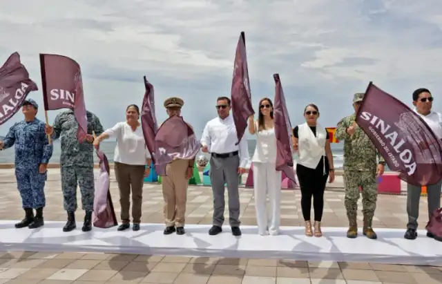 Autoridades estatales y federales en el banderazo de inicio del operativo Verano Seguro 2026 en Mazatlán.