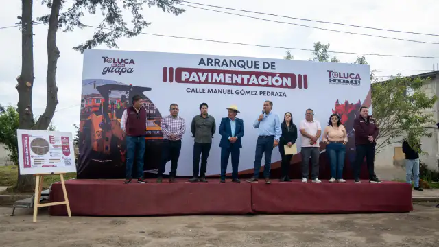 Inicio de obra de pavimentación en San Pablo Autopan, Toluca.