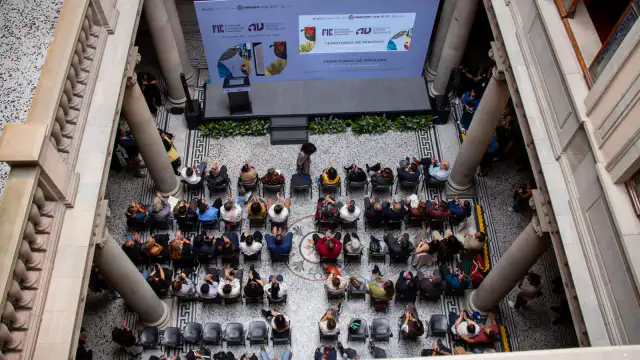 Autoridades y artistas durante la inauguración del Programa de Artes Visuales del Cervantino en Guanajuato