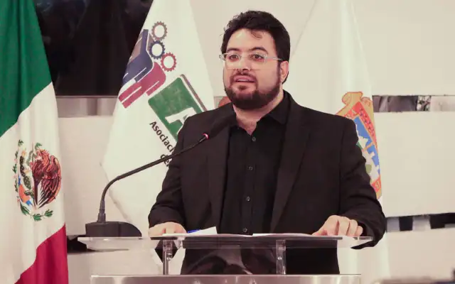 Alcalde Isaac Montoya recibe medalla de ASECEM en ceremonia