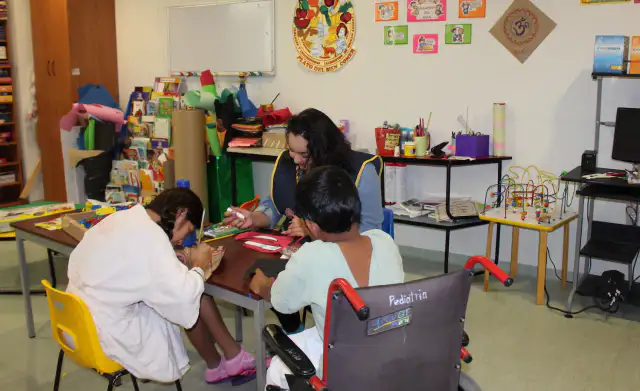 Niños en aula hospitalaria del Hospital Juan María de Salvatierra en La Paz