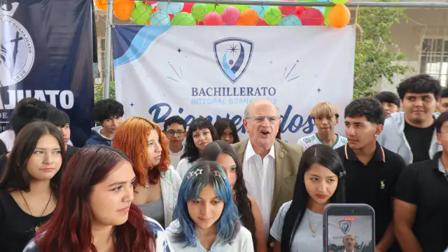 Estudiantes de secundaria en una gira educativa en Guanajuato