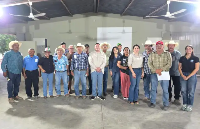 Estudiantes en un aula durante una clase de bachillerato