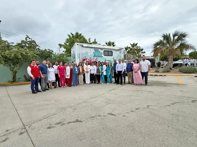Unidad móvil de salud para detección de cáncer de mama en Baja California Sur