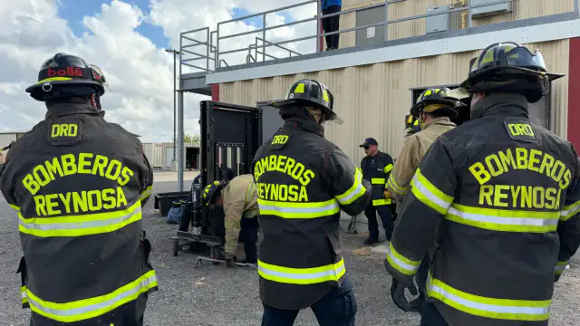 Bomberos de Reynosa durante su participación en un intercambio internacional en McAllen, Texas