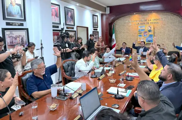 Sesión de Cabildo en Los Cabos con regidores y funcionarios