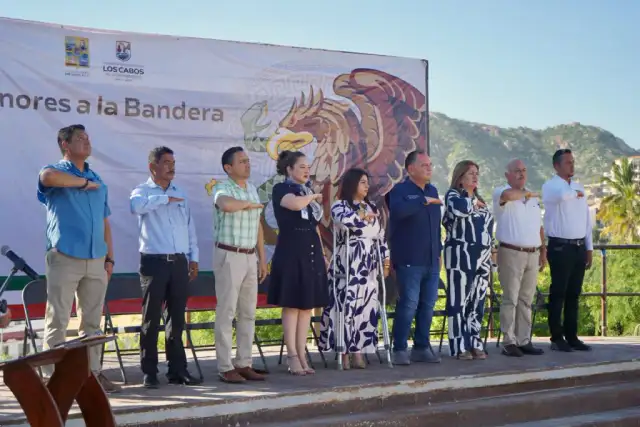 Ceremonia cívica en el Cerrito del Timbre con escolta y banda de guerra