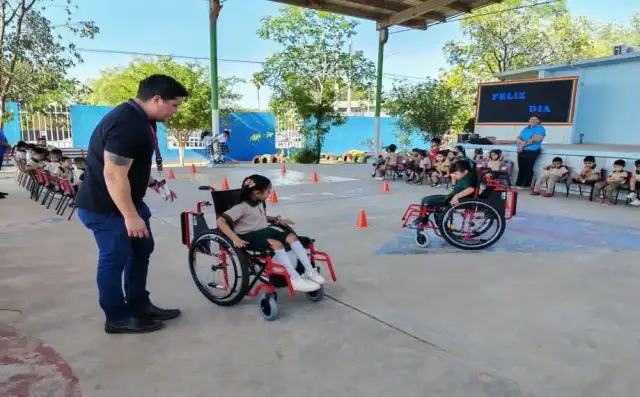 Personas participando en un taller de sensibilización sobre discapacidad en Tamaulipas