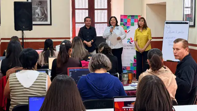 Grupo de personas en un taller de capacitación turística en Zacatecas