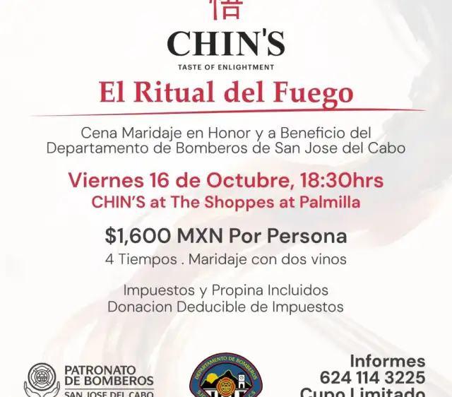 Personas cenando en un restaurante durante un evento benéfico