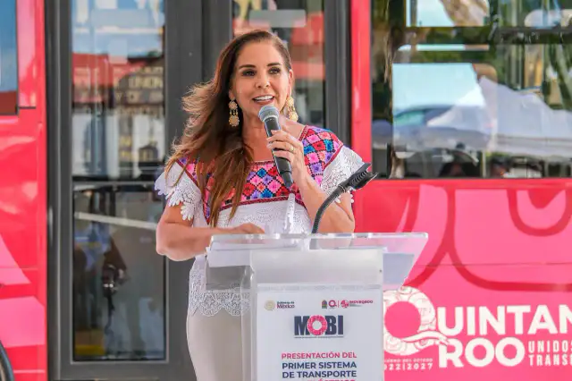 Autobuses eléctricos TARUK estacionados en Chetumal durante el inicio de operaciones