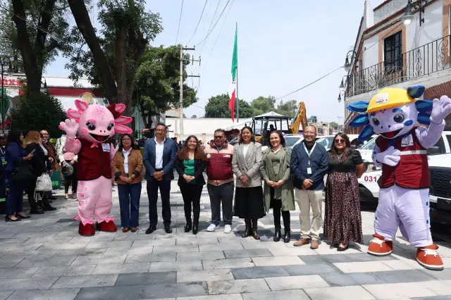 Vehículos y maquinaria entregados al organismo operador de agua de Chimalhuacán