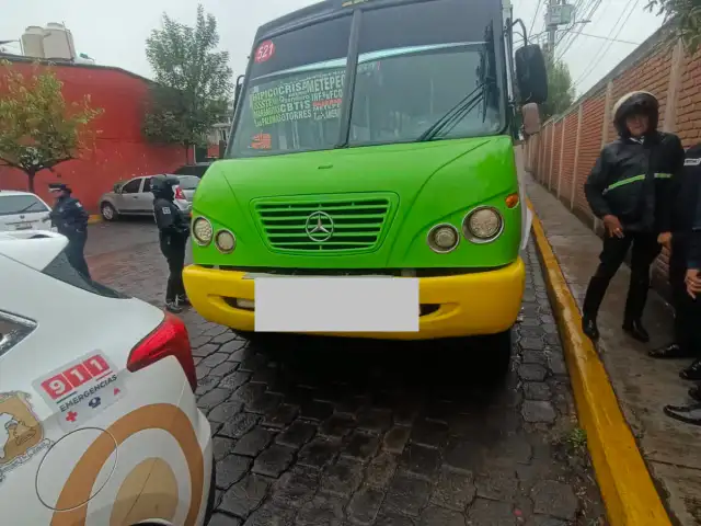 Patrulla de la Dirección de Sustentabilidad Vial en Toluca durante un operativo