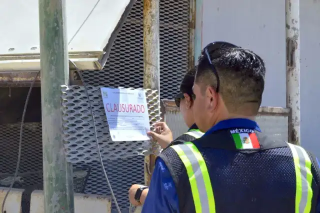Sellos de clausura en un negocio en San José del Cabo