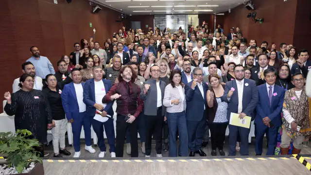 Personas participan en un foro legislativo sobre acciones afirmativas LGBTIQ+