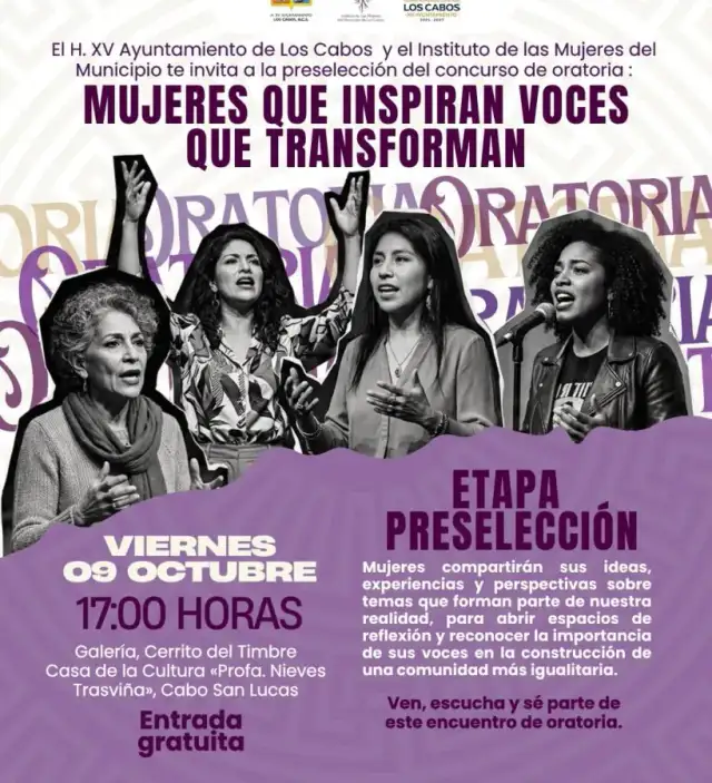 Mujeres participando en un concurso de oratoria en un recinto cultural