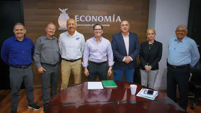 Reunión de trabajo entre funcionarios estatales y dirigentes empresariales en Culiacán