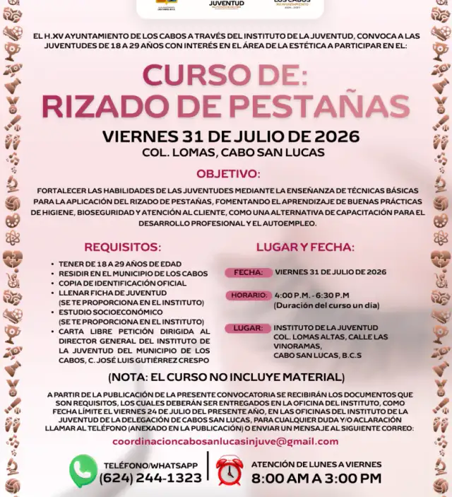 Jóvenes en un taller de capacitación de rizado de pestañas en Los Cabos