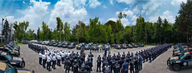 Policías municipales y estatales en ceremonia de arranque del operativo en el Parque Naucalli