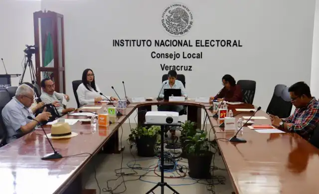 Módulo de atención del INE en Veracruz durante la campaña anual intensa