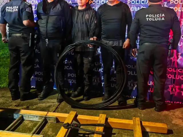 Elementos policiales en la zona del Tren Interurbano en Toluca