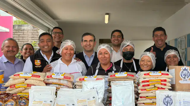 Estudiantes reciben alimentos en escuela primaria de Guanajuato