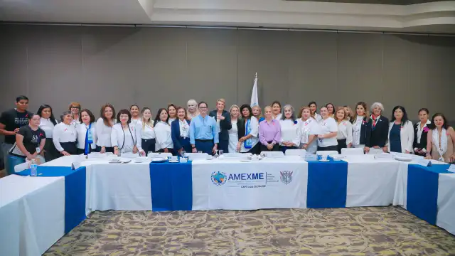 Reunión de trabajo entre funcionarios estatales y empresarias en Culiacán