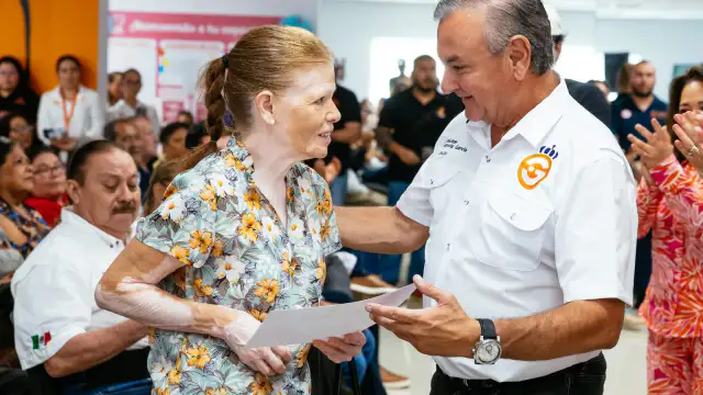 Entrega de certificados para cirugías de cataratas en Guadalupe