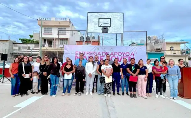 Entrega de apoyos del programa Apoyo a Madre Joven en Cabo San Lucas