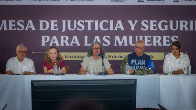 Reunión de autoridades en la Mesa de Justicia y Seguridad para las Mujeres en Escuinapa, Sinaloa