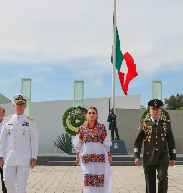Ceremonia cívica con autoridades estatales y militares en Chilpancingo, Guerrero