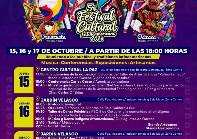 Asistentes en un festival cultural al aire libre en La Paz, Baja California Sur