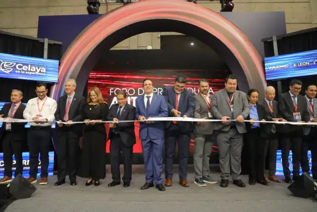 Asistentes durante la inauguración del Foro de Proveeduría Automotriz en León, Guanajuato