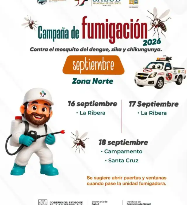 Unidad fumigadora recorriendo una calle de comunidad en Los Cabos