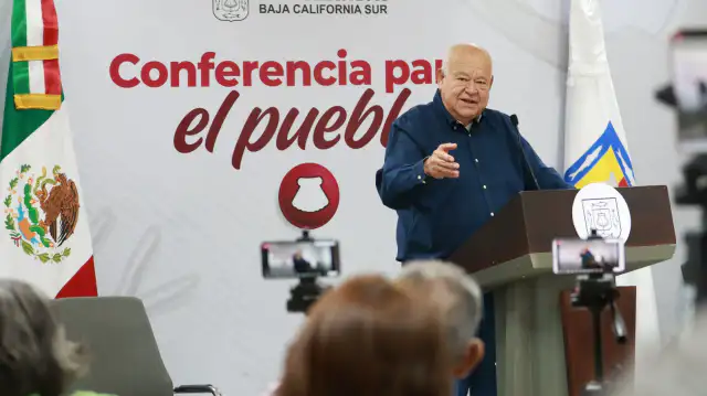 Víctor Castro y Alicia Meza durante conferencia educativa en Baja California Sur