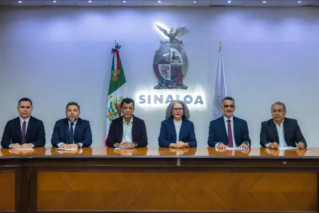 Acto oficial de toma de protesta de funcionarios estatales en Culiacán, Sinaloa